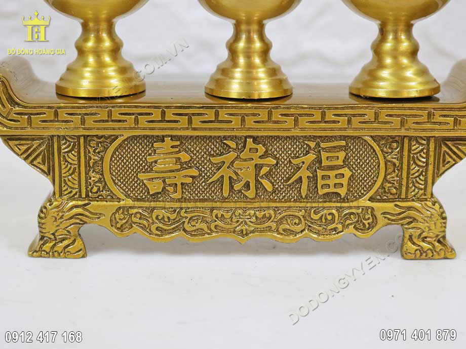 Bộ ngai ba ch&eacute;n đồng v&agrave;ng th&iacute;ch hợp cho ban thờ cũng gia ti&ecirc;n